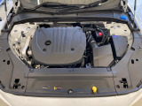 ハイパワー2リッターターボチャージャー付ガソリンエンジンと48Vバッテリー駆動ISGMでパワーと静寂性を両立した走りを実現します。
