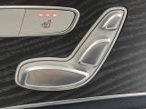 ●前席パワーシート・全席シートヒーター:細かな調整が可能なパワーシートや前席・後席ともにシートヒーターを搭載しております。