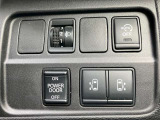 両側ハンズフリーオートスライドドアです。インテリジェントキーや運転席のスイッチで簡単にドアの開閉ができるので、とても便利な装備です♪