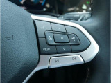 オーディオやメーターの操作ボタンが付いているので走行中、ハンドルから手を離すことなく簡単に操作が出来ます。