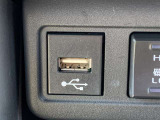 USBにつなげることによりアップルカープレイ、アンドロイドオートを使用できます。