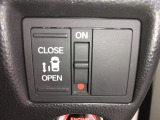 リア左側、パワースライドドア搭載!ドアハンドルを少しだけでリアドアが自動開閉します。運転席にあるスイッチで操作することもできます。
