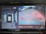 ナビ画面にアラウンドビュ-モニタ-の映像を映し出しています。  狭い場所での車庫入れをサポ-トしてくれる便利アイテムです。