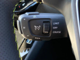 アクティブクルーズコントロール(ストップ&ゴー機能付) 前走車がいる場合はレーダーと車載カメラがその速度と距離を検知し自動制御によって適切な車間距離を保ちます。