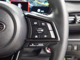 ステアリング右手側にはアイサイトの追従機能設定やSIドライブの操作スイッチが内蔵されています。高速道路など走行中に手を離さず操作できるように安全運転につながる設計になっています。