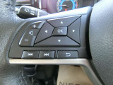 ハンドル左側 便利なナビの操作スイッチ。運転中でも、ハンドルから手を放さずに操作できるので、安全です!
