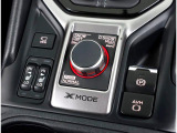 Xモードスイッチを中心にシートヒーターや電動パーキングブレーキなどのスイッチが配置されています!!