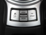 トラクションコントロールオフボタンとVSCスポーツモード切り替えスイッチです。