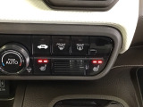 運転席のシートヒーターで寒い日もすぐに温かくなり快適に過ごせます。2段階の温度調整が可能です。