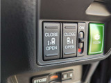 乗り降り便利な両側電動スライドドア!運転席やリモコンキーのスイッチから開閉操作が可能です。