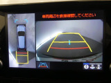 パノラミックビューモニター・車両を植えから見たような映像をナビ画面に表示します、車両周辺の状況をリアルタイムで表示し周囲の安全確認をサポートします。
