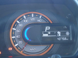 [マルチインフォメーションディスプレイ]メーター内のディスプレイで燃費など様々な車両情報が表示されます。