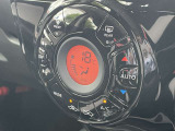 車内の温度管理がワンタッチで簡単に出来るのがオートエアコンです。これでいつでも快適ドライブが出来ますね!