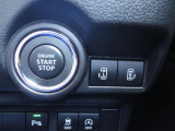 [キーレスプッシュスタートシステム]リモコンキーが車内にある状態でブレーキを踏みながらボタンを押すだけで、エンジンのスタートが出来ます!