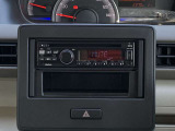 AM/FMラジオ&CDデッキはちょうど良い位置に配置されスイッチ類も大きいので操作し易いです☆
