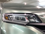 LEDヘッドライトは、点灯の瞬間から最大光量を発揮し、突然暗くなるトンネルなどでの安定感を高めます。