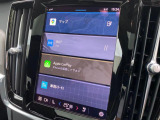 ボルボのホーム画面はわかりやすく4つの画面構成でシンプルでわかりやすい表示となっております。ケーブルを繋げるとApple Car Play android autoでの操作も可能です。