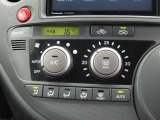 風量や温度などそれぞれのつまみを、お望みの風量や温度に合わせるだけで車内を快適にしてくれる便利なダイヤル式マニュアルエアコンです!