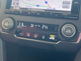 オートエアコン機能で設定した温度に自動で調整し快適な車内空間を保ってくれます。