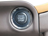 プッシュ式エンジンスタート ブレーキを踏みながらボタンを押すだけで簡単にエンジンが掛かります。鍵は差し込む必要が無いのでポケットやバッグに入れたままで掛かるのでとても便利です。