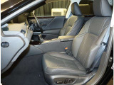 運転席と助手席で個別に温度や風量を調整でき、運転席も助手席も快適に過ごすことができます。