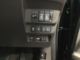純正のETCや、両側電動スライドドア等のスイッチは、運転席右際にあります。