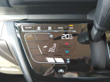 タッチパネル式で凹凸が少ないのでお掃除もさっと一拭きの快適オートエアコン!暑い時・寒い時も設定した温度に車内を自動で調節。快適なドライブをサポートしてくれます♪