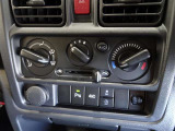 【エアコン】暑い夏に車内を快適温度に! 冬だって窓ガラスを曇らないように使える便利な機能! 有ると無いとでは大違いです!