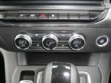 「オートエアコン」が付いています。1年中快適な室内を提供!車内温度を設定すると、風量を自動で調節してくれます。