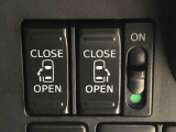 パワースライドドア ウェルカムオープン機能 降車時にスイッチで予約をしておけば、乗車時に電子カードキーを持って車に近づくだけでパワースライドドアが自動で解錠しオ-プン♪