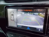 ディスプレイオーディオに後方の視界を表示し車庫入れをサポート。ステアリング操作に連動する予想進路線を表示します。