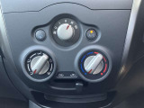 マニュアルエアコンです!ダイヤルまわして簡単に温度調整が可能で車内も快適ですよ!