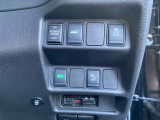 ダッシュボード右下には、横滑り防止機能・車両接近通報装置等の安全装備のキャンセルスイッチと電動ハンズフリーオートバックドア開閉スイッチエコモード運転切り替えスイッチが並んでます。