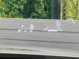 【カラーヘッドアップディスプレイ】現在の速度や走行情報をデジタル表示で運転席前方のガラスに投影!カラー付きで視認性も高く、運転中目線をずらさず必要な情報を確認できるのでとっても便利で安心!