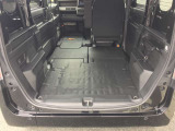 助手席とリアシートを畳めば全長2635mmの大空間が生まれます!