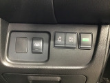 両側電動スライドドア等のスイッチは、運転席右側にあります。