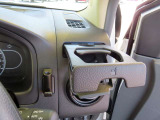 運転席には手の届きやすいところにカップホルダーやペンホルダーがついています。