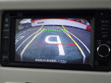 【バックカメラ】車をバックさせる際に後方の様子をカーナビのモニターで確認。バック駐車を安全にスムーズに行うことができます!