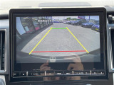 【バックモニター】後ろのカメラの映像をモニターに映し出すことができます!後方の見えない死角や、障害物との距離感をしっかり確認することができます!駐車が苦手な方におすすめです。
