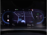 Google搭載の新インフォテイメントシステム。スピードメーターにもマップを表示することで目線を大きく動かすことなく旅程を確認できます。