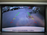 ナビ画面にバックビュ-モニタ-の映像を映し出しています。  狭い場所での車庫入れをサポ-トしてくれる便利アイテムです。