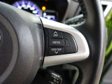 右側のステアリングスイッチの操作で、インフォメーションディスプレイからお車の燃費などの情報を見ることが出来ます!