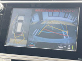 【マルチテレインモニター】車のフロントやサイドのカメラ画像を同時にモニター表示することで、悪路や狭い道を走行時でも周囲の状況確認ができ安心!本格SUVにうれしい装備です♪