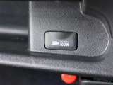 家庭用と同じコンセント(AC100V・100W)を、車内に設置。パソコンなどの電気製品に対応し、走行中も使用することができます。