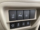 運転席のスイッチを操作すると後部のスライドドアを開閉することができるんです。その他安全装置スイッチ。