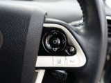 右側のステアリングスイッチの操作で、メーター内のマルチインフォメーションディスプレイからお車の燃費などの情報を見ることが出来ます!