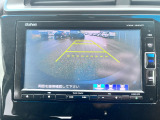 バックカメラでリアモニターの様子がナビ画面に映し出されるので、車庫入れや駐車の際も安心です!