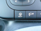 電動パワステなので、このスイッチを押せばアシスト量が増え、駐車時でもクルクルとステアリングを回せます。