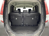 【トランク】積み込みやすくて、たっぷり積める荷室です。シートアレンジできるものは、乗車人数と荷物の量や大きさによってシートを動かすことができるので、より快適なドライブが可能です!