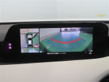 360°ビューモニター搭載。カメラで車両周囲の状況を映し出すため、狭い場所での駐車などに役立ちます。